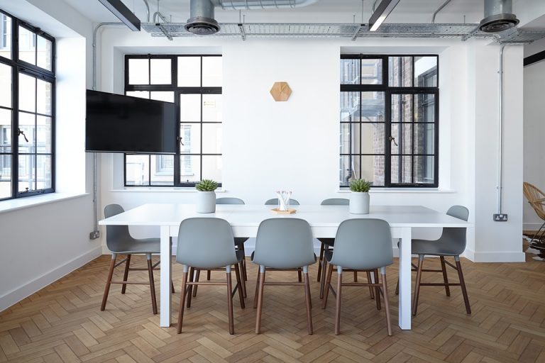 Reasons Why You Need to Use a TV Display Stand for Your Next Presentation