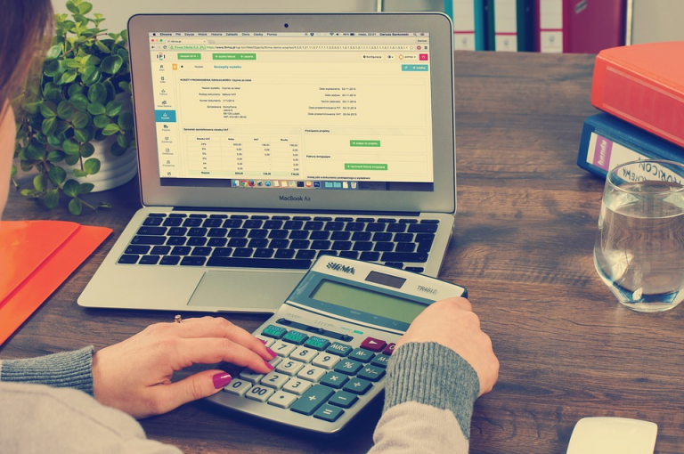 International Invoicing: Dealing with Currency Exchange and Tax Considerations